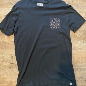 Reef Men’s Medium pocket tee